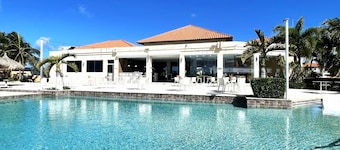 Gold Coast Oasis – Perfect 2BR/2BA for Your Island Stay