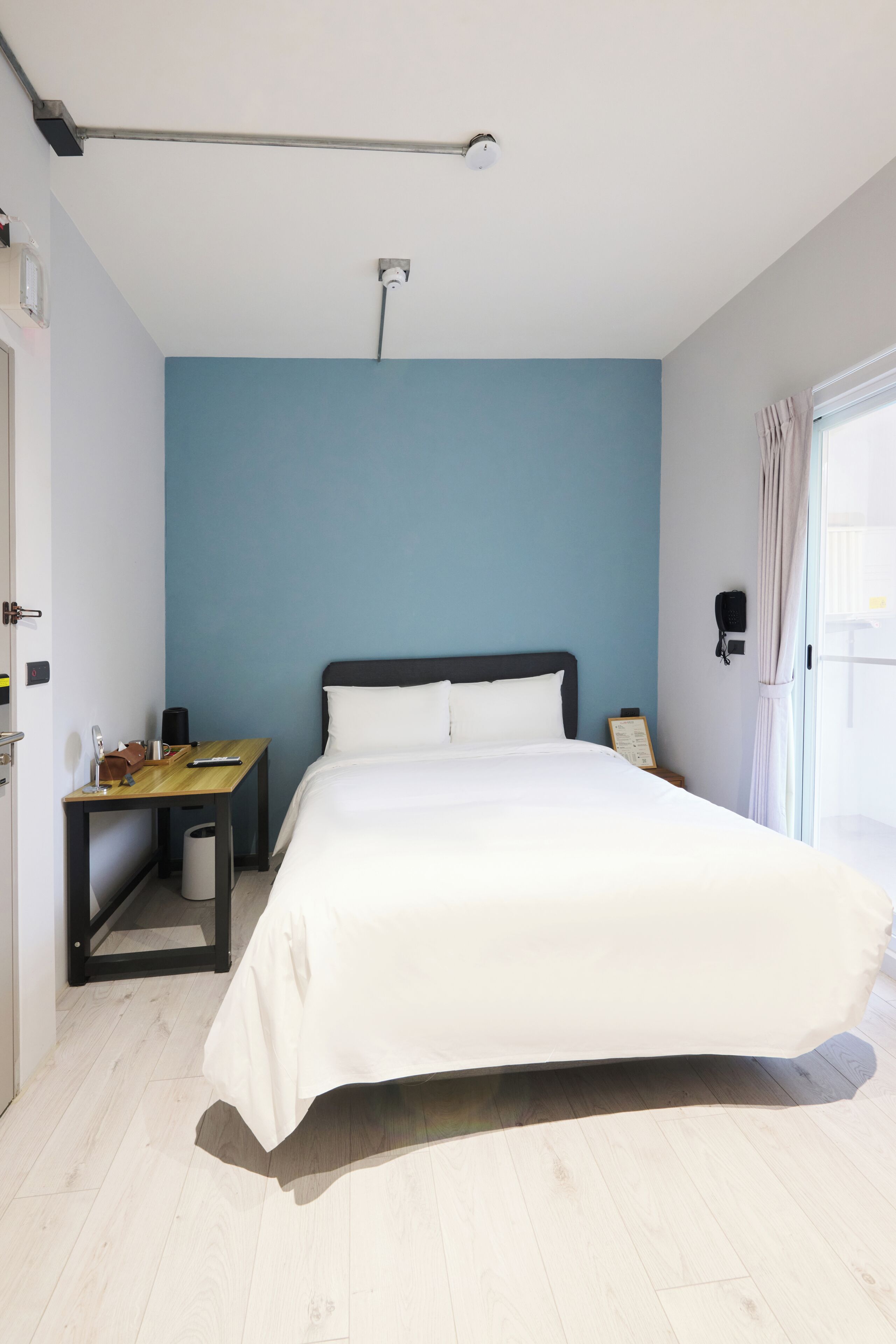 Deluxe Room | Desk, WiFi (free), bed sheets