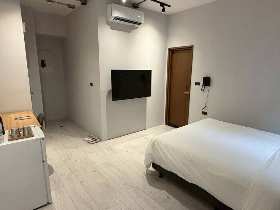 Desk, free WiFi, bed sheets