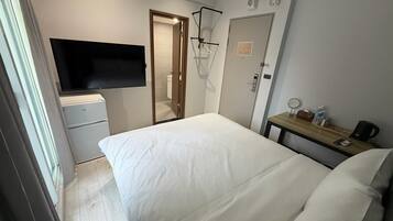 Deluxe Room | Desk, free WiFi, bed sheets