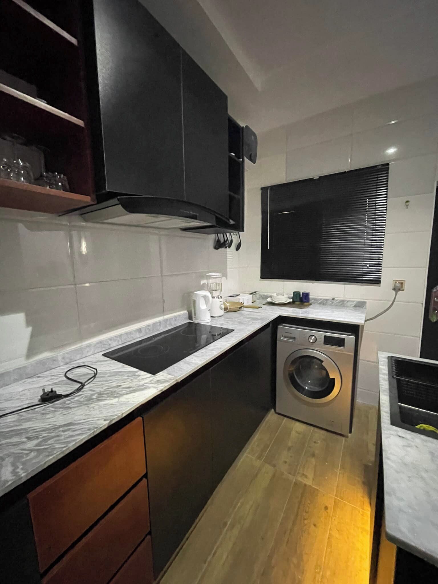 Superior Room, Balcony, City View | Private kitchen | Fridge, microwave, oven, stovetop