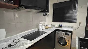 Superior Room, Balcony, City View | Private kitchen | Fridge, microwave, oven, stovetop