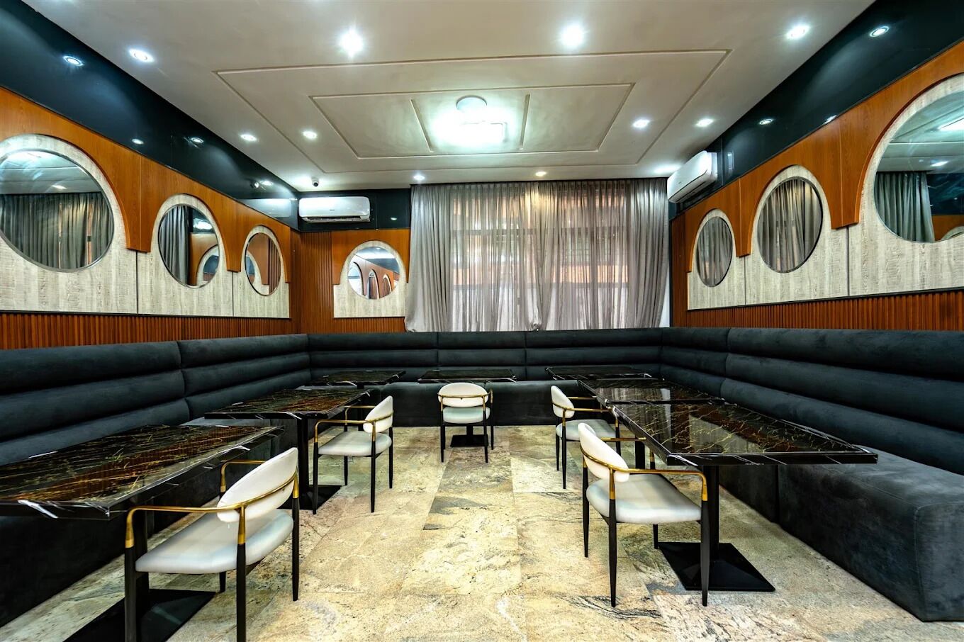 Superior Room, Balcony, City View | Dining