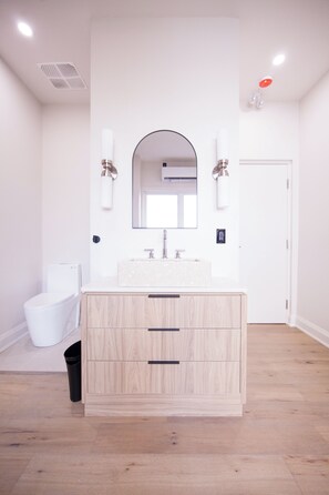Bathroom - Hyphen (Toronto)