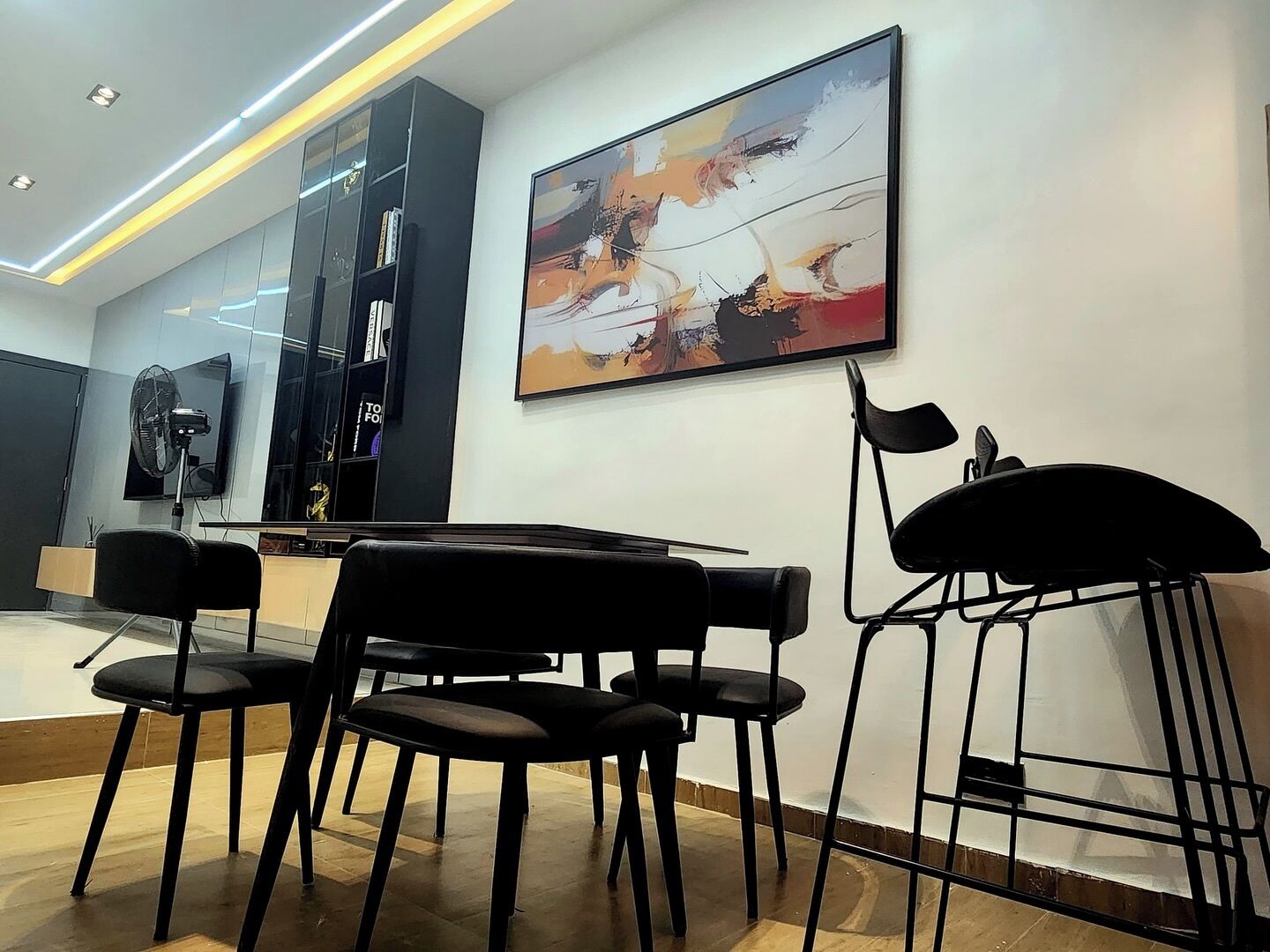 Habitación familiar, balcón, vista a la ciudad | Restaurantes