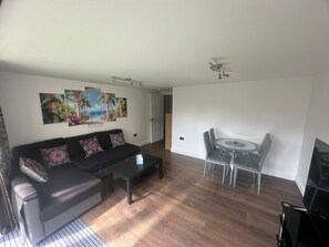 TV - Modern 2 BDR APT Havelock Road UB2 (Greater London)