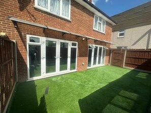 Exterior - Modern 2 BDR APT Havelock Road UB2 (Greater London)