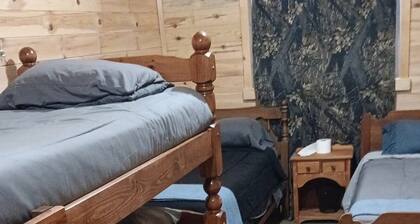 Cozy 4 person cabin with all amenities for a camp ground sportsman vacation