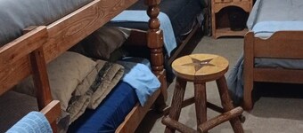 Cozy 4 person cabin with all amenities for a camp ground sportsman vacation