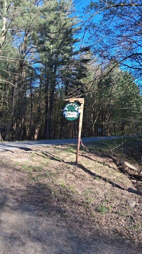 Cozy 4 person cabin with all amenities for a camp ground sportsman vacation
