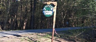 Cozy 4 person cabin with all amenities for a camp ground sportsman vacation