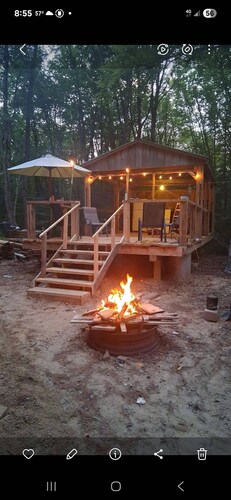 Cozy 4 person cabin with all amenities for a camp ground sportsman vacation