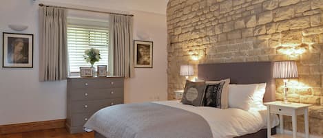 13 bedrooms, WiFi (free), individually decorated, individually furnished