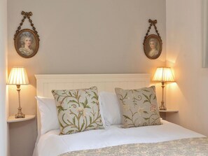 13 bedrooms, individually decorated, individually furnished, free WiFi - The Lady Rothschild Dairy (Peterborough)