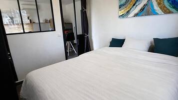 WiFi, bed sheets