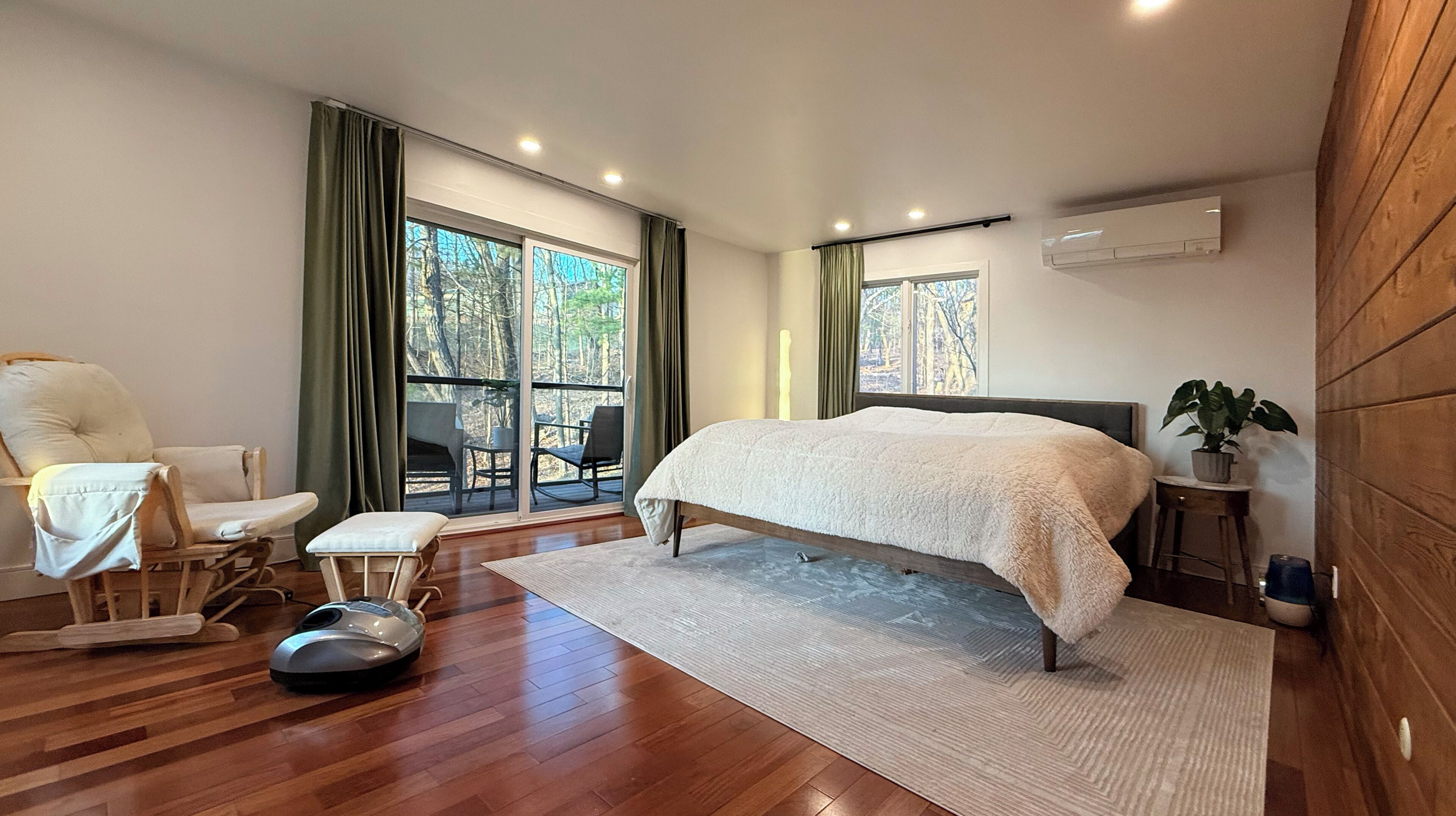 Iron/ironing board, Internet, bed sheets