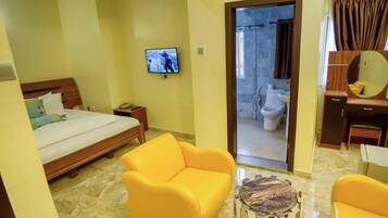 Comfort Room, Balcony, City View | Desk, laptop workspace, blackout drapes, soundproofing