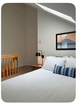 Room - LAKEVIEW LOFT WITH HEATED POOL (Magog)