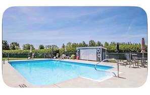 Pool - LAKEVIEW LOFT WITH HEATED POOL (Magog)