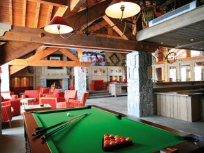 Apartment | Games room - Alpine Comfort Getaway Apartment (Fontcouverte-la-Toussuire)