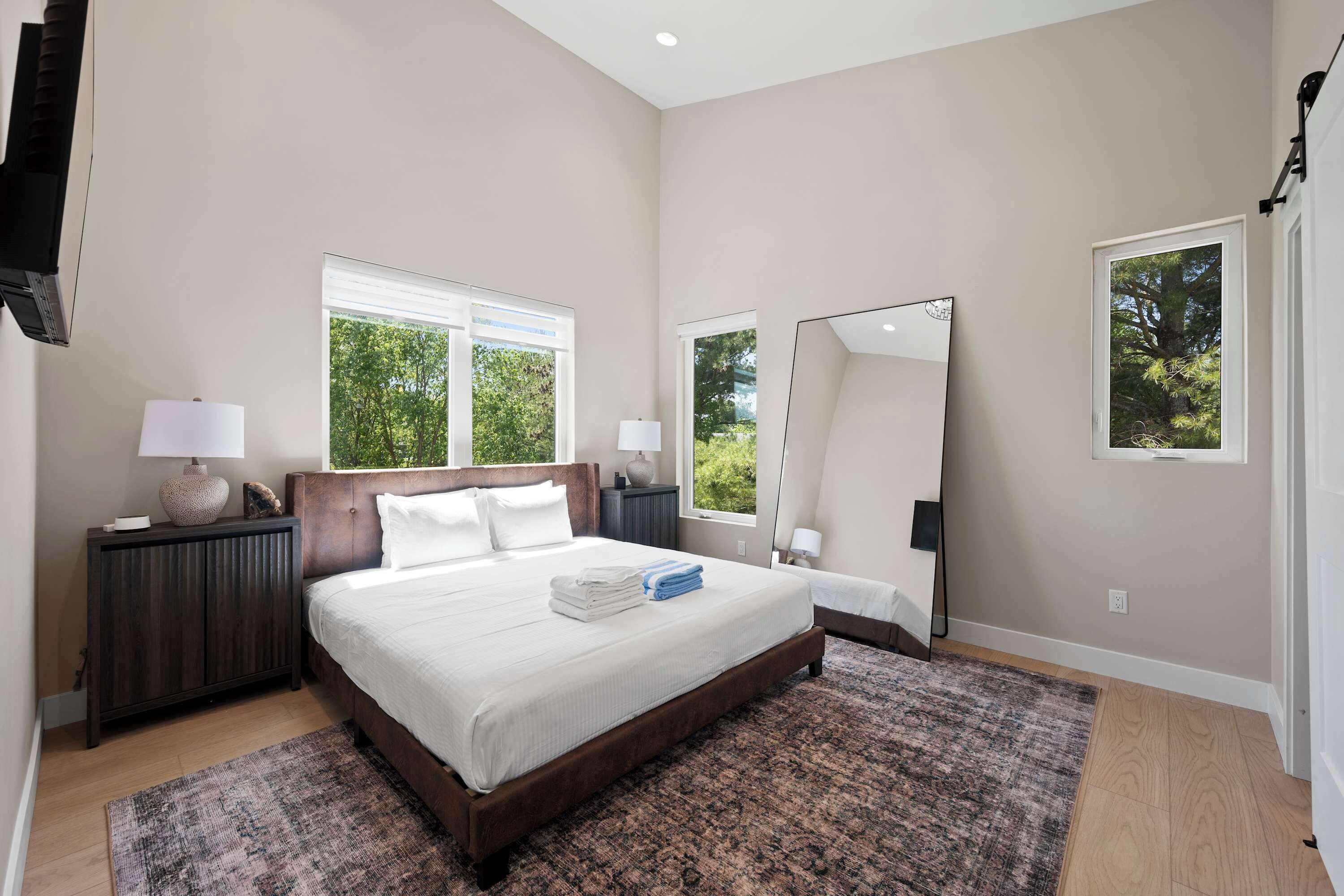 4 bedrooms, iron/ironing board, WiFi, bed sheets