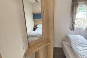 2 bedrooms, iron/ironing board, free WiFi, bed sheets