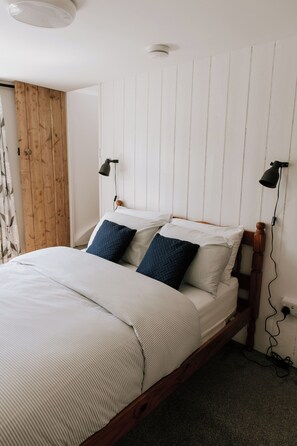 2 bedrooms, iron/ironing board, WiFi, bed sheets - Charming 2-bedroom cottage with countryside views (Weymouth)