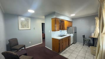 Deluxe Studio | Laptop workspace, free WiFi