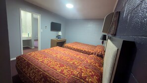 Deluxe Studio | Laptop workspace, free WiFi