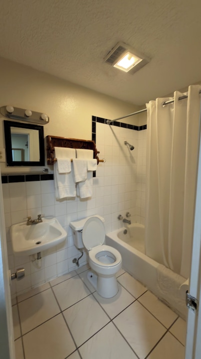 Ada Inn & Suites