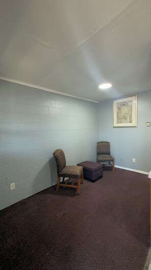 Deluxe Studio | Laptop workspace, free WiFi