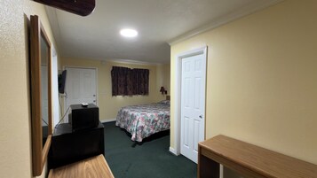 Habitación individual básica | Espacio para trabajar con un portátil y wifi gratis