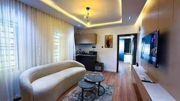 Apartament econòmic, balcó, vistes a la ciutat | Sala d'estar