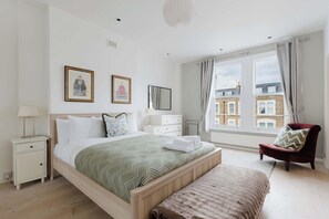 Internet, bed sheets - Luxury 3BDR Home with Terrace in West London (Greater London)
