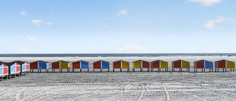Plage à proximité, chaises longues