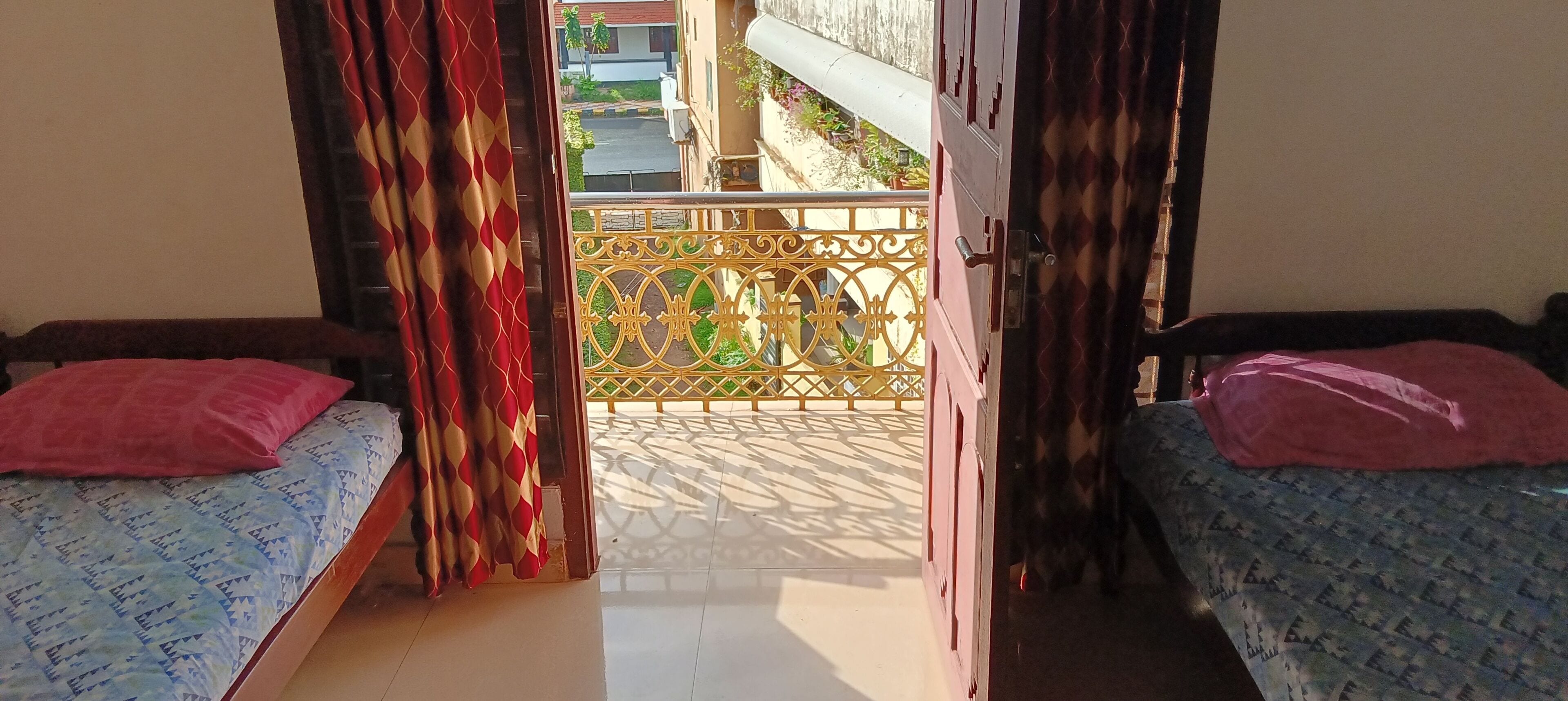 واي فاي مجانًا وملاءات أسرّة