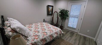 Charming 2-bedroom townhome with AC in peaceful Morristown