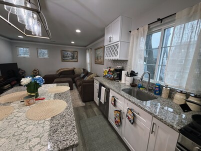 Charming 2-bedroom townhome with AC in peaceful Morristown