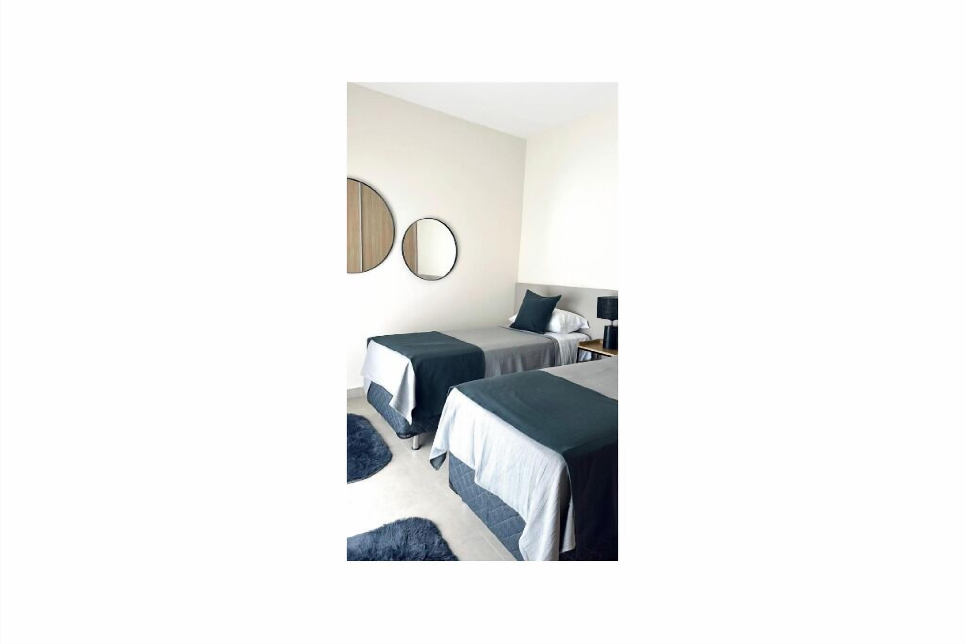 2 habitaciones, tabla de planchar con plancha, wifi y ropa de cama 