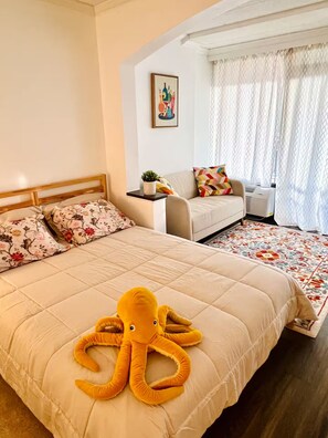Tabla de planchar con plancha, wifi y ropa de cama 