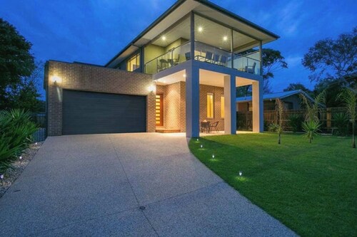 Dromana Grove SPA & POOL sleeps 16