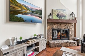 Living room 1: Smart TV, gas fireplace, access to deck
 - Castle Peak Close | Private Deck + Hot Tub + Grill (Edwards)
