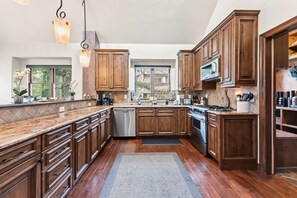 Kitchen: Drip coffee maker, Crockpot, blender, toaster, tableware
 - Castle Peak Close | Private Deck + Hot Tub + Grill (Edwards)