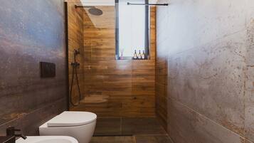 Een douche, een haardroger, een bidet, handdoeken