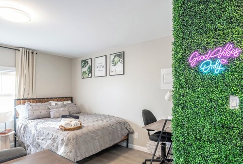 Modern & Cozy Studio with Luxe Spa-Like Bathroom, Close to NYC+Major attractions