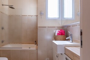 Chalet | Bathroom - Casa com 4 Quartos - Alto Padrão (Carapicuíba)