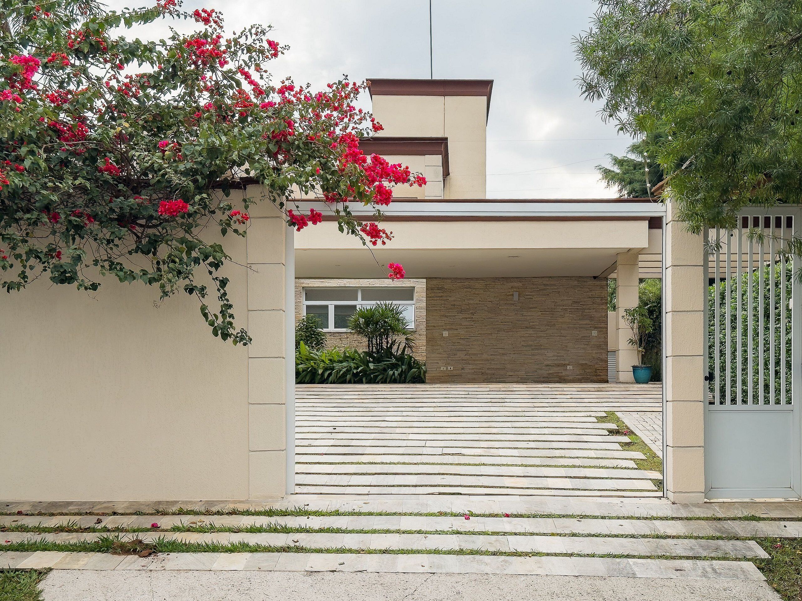 Deluxe House | Property grounds