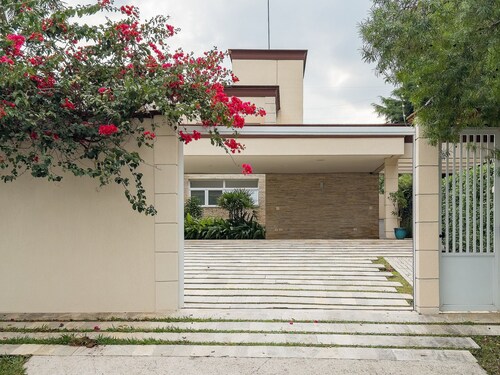 Casa com 4 Quartos - Alto Padrão