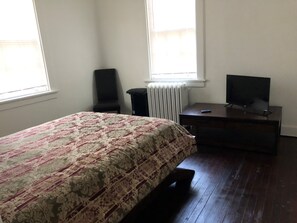 2 bedrooms, iron/ironing board, WiFi, bed sheets - 2-bedroom building in cool Richmond with refreshing AC (Richmond)