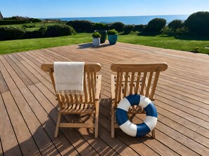 Terrace/patio - Holiday Home “Kerou Plage” – Sea View, 50 m from Beach, Private Pool (Clohars-Carnoët)